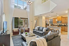 Spacious Vacation Home with Pool & Jacuzzi Near Disney